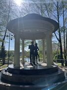 Памятник-фонтан «Юность» в конце Аллеи Славы