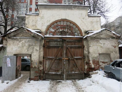 Усадьба Тюльпиных, ворота.jpg