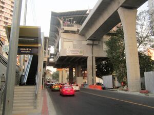 G3 Khlong San station.jpg