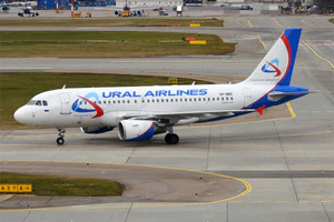 Ural Airlines, VP-BBG, Airbus A319-111 (26398510124) (3).jpg