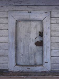 Церковная дверь с четырёхкосящатым обрамлением. XV в.