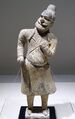 Статуэтка согдийского придворного из серой керамики, китайская династия Тан, VII век н. э.