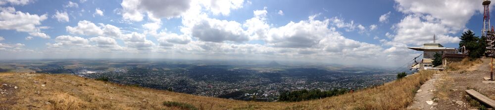 Панорама Пятигорска с вершины горы Машук