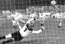 Висмут&nbsp;— ФК Карл Маркс Штадт 1-2 (полуфинал Кубка ГДР 1989&nbsp;г.)