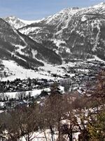 Vue du chemin du Puy Chirouzan hameaux de Villeneuve et de la Salle commune de la Salle les Alpes.jpg