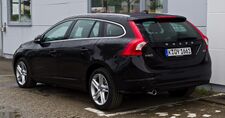 Volvo V60 D4 Summum (Facelift) – Heckansicht, 18. August 2013, Hilden.jpg