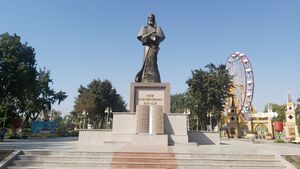 Памятник Фирдавси.jpg