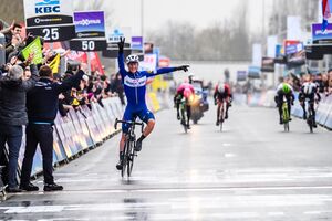 Aankomst Yves Lampaert in Waregem, Dwars door Vlaanderen 2018 - fotograaf Lieven De Cock.jpg