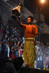 Aarati in pashupati.JPG