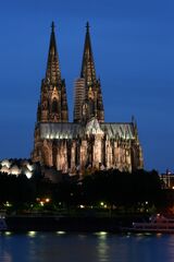 Kölner Dom abends.jpg