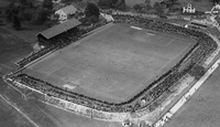 ETH-BIB-Zürich, Förrlibuck, Sportplatz, Fussballspiel aus 100 m-Inlandflüge-LBS MH01-005014 crop.tif