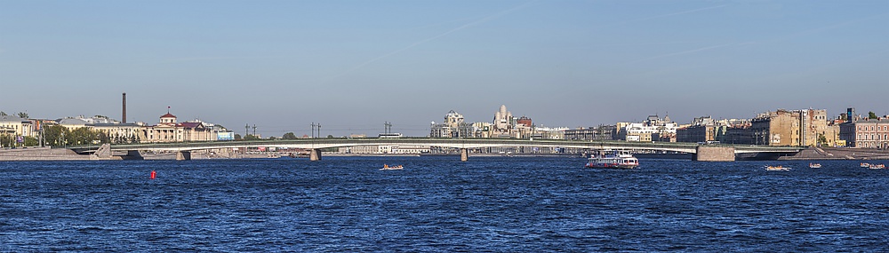 Вид на Литейный мост с Петровской набережной