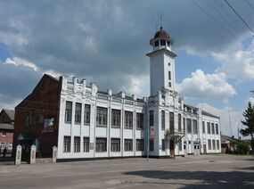Lebedyn Budynok Mis'koyi Upravy 01 1 Inetnatsional'na pl. 10 (YDS 6088).JPG