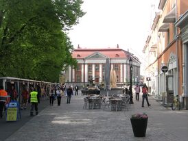 Lilltorget med marknadsstånd 2010.jpg