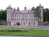 Loděnice, Plzeňská 51, zámek Vinice (01).jpg