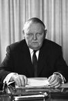 Ludwig Erhard Grabstätte Portrait.jpg