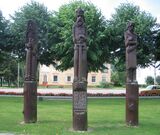 Wooden monument in Veisiejai.jpg
