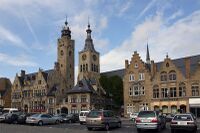 Diksmuide stadhuis, belfort, St Niclaas.jpg