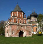 Moscow, Tsar Court in Izmailovo - Tower and Cathedral.jpg