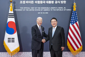 President Biden met with President of South Korea Yoon at the Presidential Office in Yongsan 2022.jpg