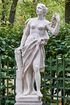 Санкт-Петербург, Летний сад. Статуя «Женщина с гирляндой роз» 2.jpg
