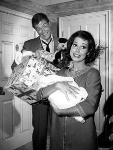 Dick VanDyke Mary Tyler Moore Dick VanDyke Show 1964.JPG