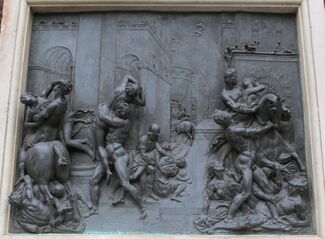 Giambologna, ratto delle sabine, base.JPG