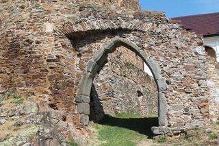 Velhartice, hrad (2013-08-13; 07).jpg