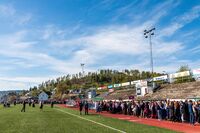 17. mai på Gjøvik stadion 2019 med Hovdetoppen snauhogd i bakgrunnen.jpg