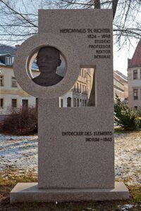 Theodor Richter Monument Freiberg.jpg
