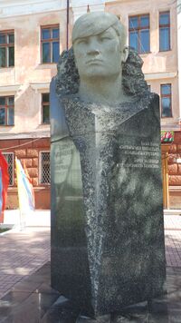 Ryskulbekov Monument in Semey.JPG