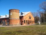 Ферма Бенуа, коровник и силосная башня2.jpg