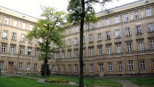 Наместничество Львов двор.jpg