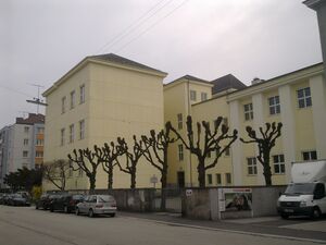 Otto-Glöckel-Schule Linz (Ansicht von Pillweinstraße).jpg
