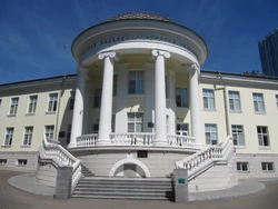 Бальнеологическая лечебница Саратов.jpg