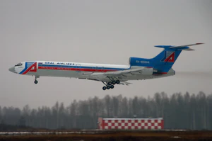 Ural Airlines Tupolev Tu-154M Dvurekov-1.jpg