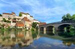 Pesmes, le château et le pont.jpg