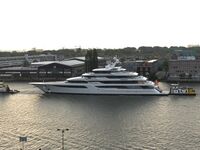Royal Romance (yacht).jpg