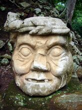 Pauahtun head, Copán (Honduras).jpg