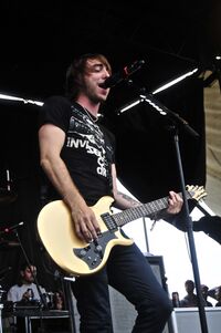 Alex Gaskarth All Time Low 2009.jpg
