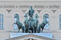 Квадрига Аполлона над портиком Большого театра, изображена и на купюрах в 100 рублей