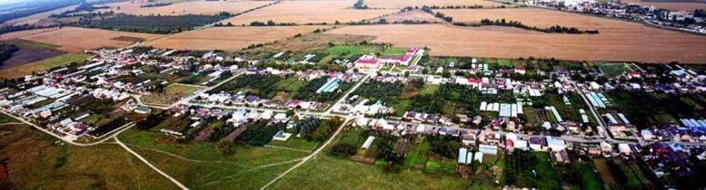 Вид на основную часть села осенью