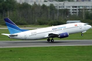Avia Traffic, EX-37010, Boeing 737-3L9 (16269330880).jpg