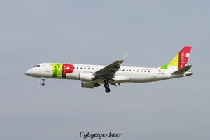 CS-TPT Embraer ERJ 190LR (190-200) E190 - TAP express (28331103011).jpg