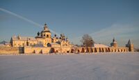 Kirillo-Belozersk view from lake.jpg