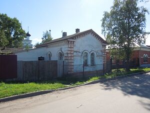 Белозерск, здание казармы, набережная 47А.jpg