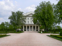 Головна алея до палацу.jpg