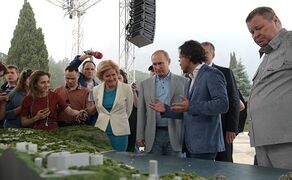 Президент России Владимир Путин в Артеке.jpg