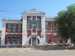 Школа N 1 ул Разина 32 Саратов.jpg