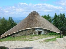 Palloza en O Cebreiro (Lugo).JPG